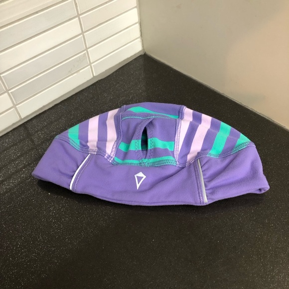 Ivivva by Lululemon reversible girl’s beanie - Picture 8 of 12